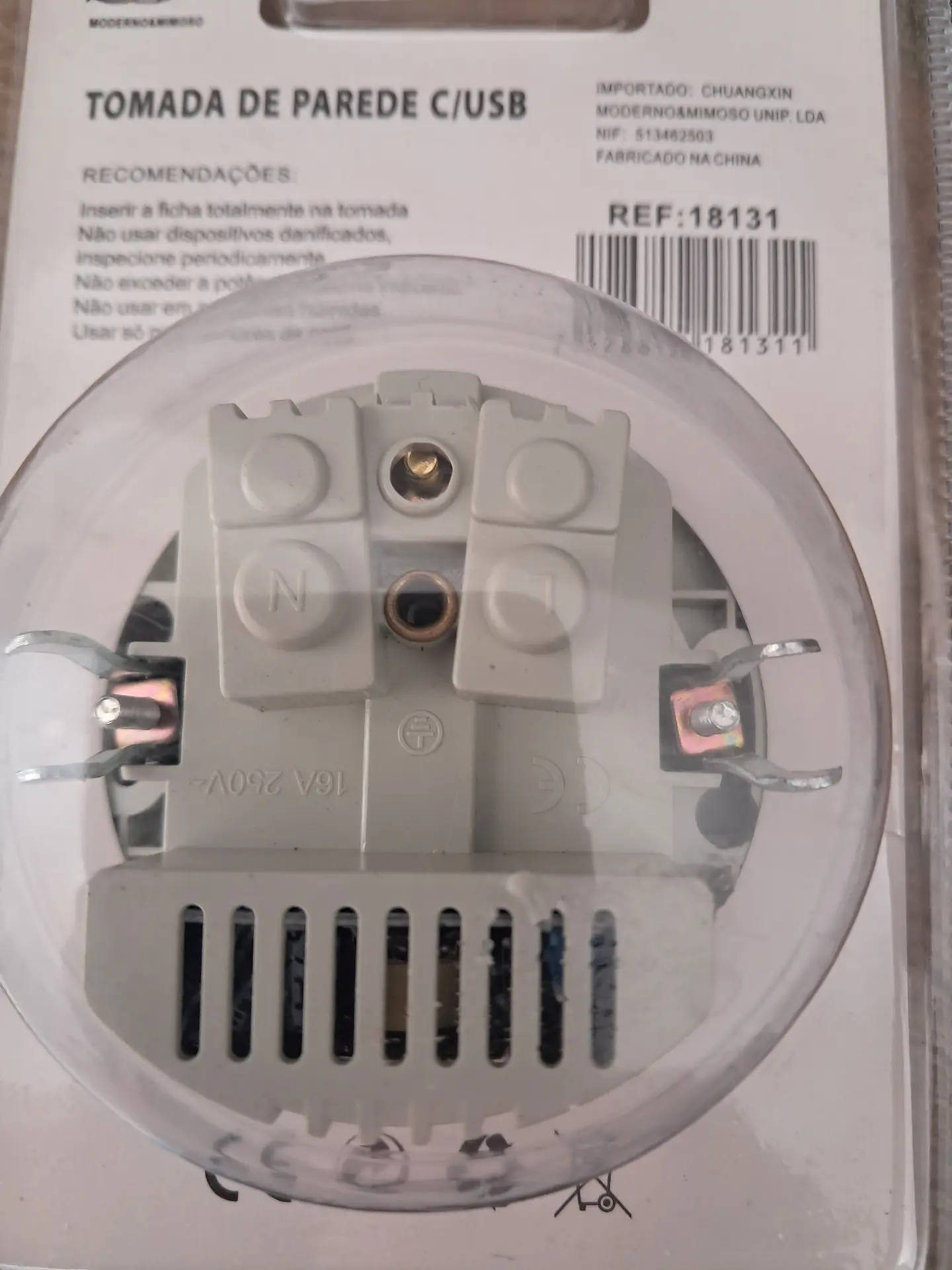 Tomada de parede com 2 USB 7