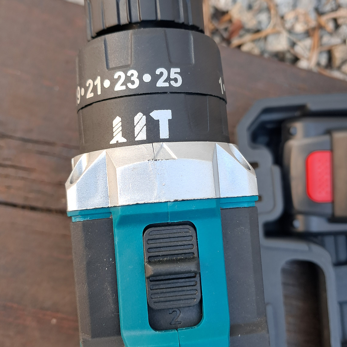 Aparafusadora , com duas baterias e extras. 6