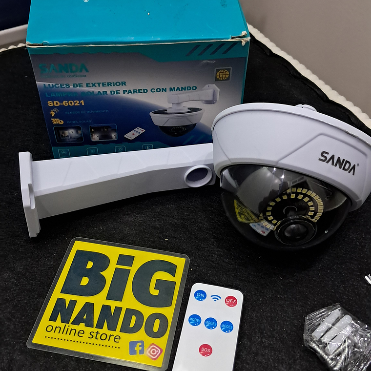 Câmara de segurança falsa, com luz + comando 1