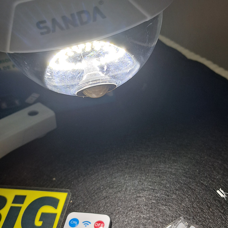 Câmara de segurança falsa, com luz + comando 3