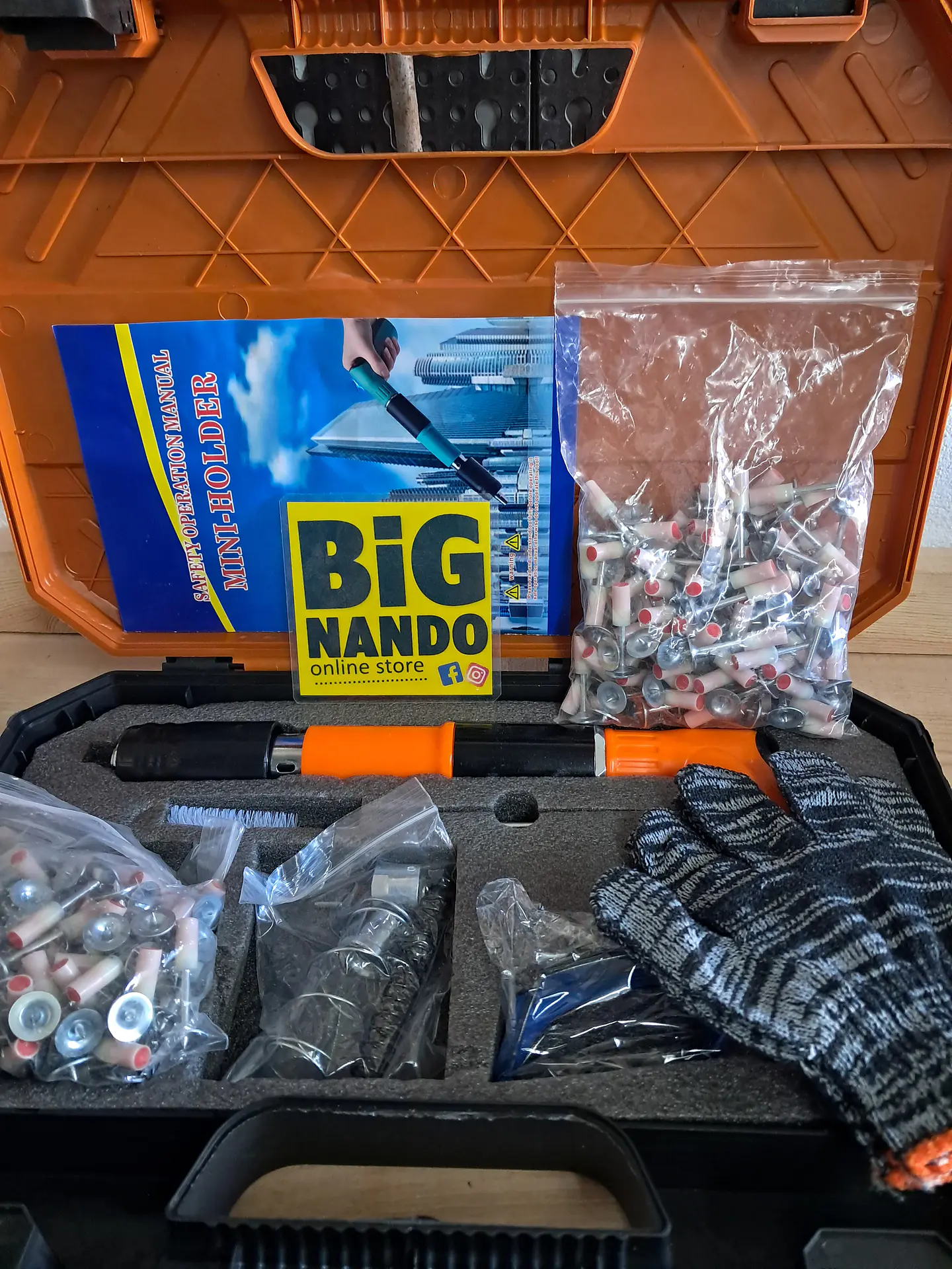 Pistola de pregos + 200 pregos de oferta  1