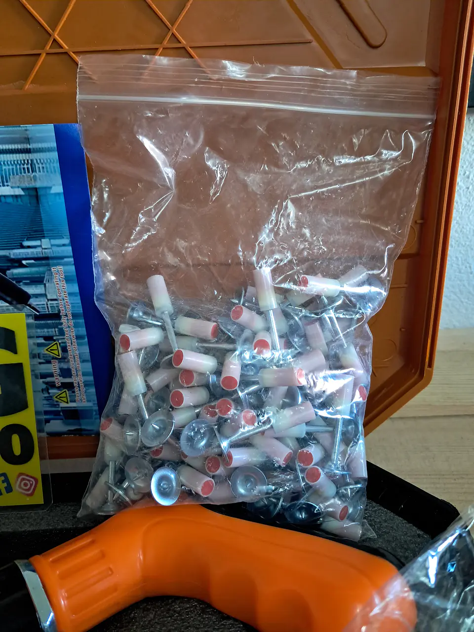 Pistola de pregos + 200 pregos de oferta  5