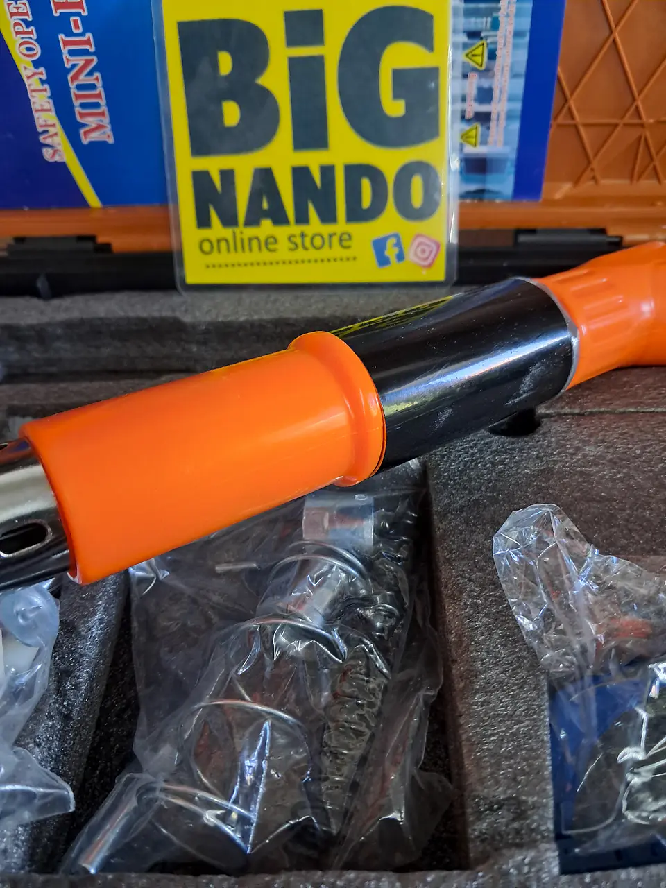 Pistola de pregos + 200 pregos de oferta  6