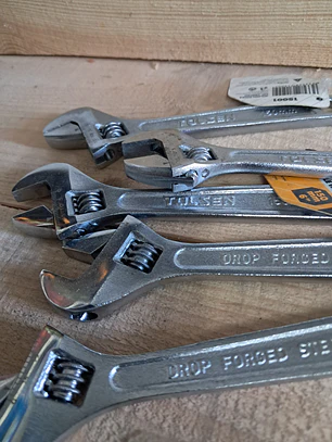  chave inglesa ajustável da marca Tolsen.