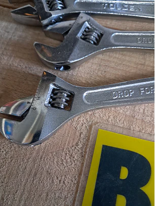  chave inglesa ajustável da marca Tolsen.