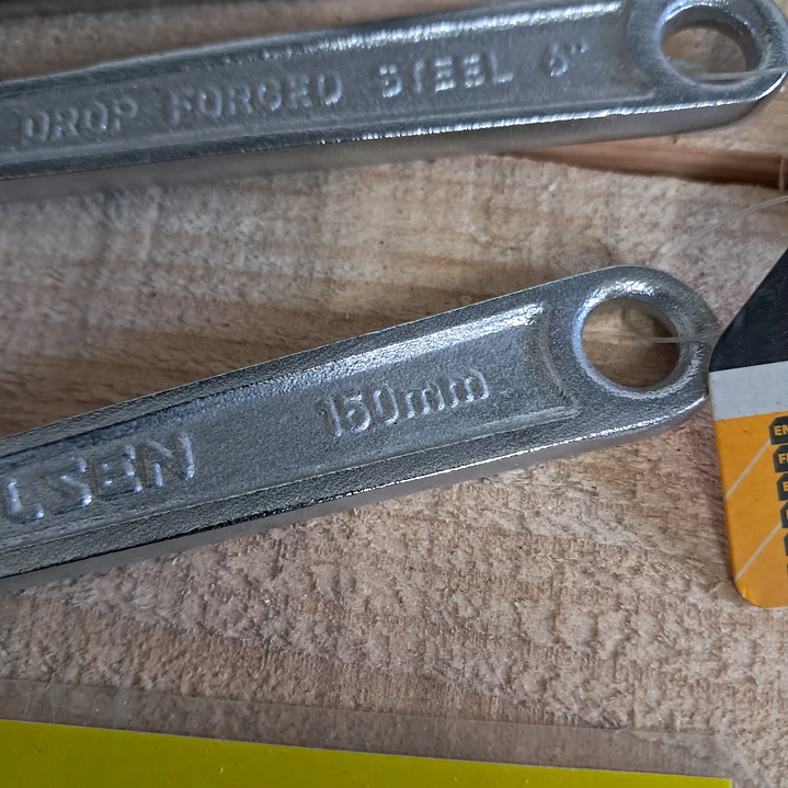  chave inglesa ajustável da marca Tolsen. 3