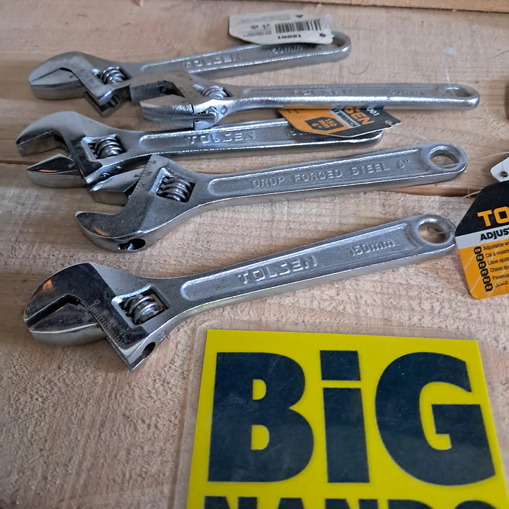  chave inglesa ajustável da marca Tolsen. 4