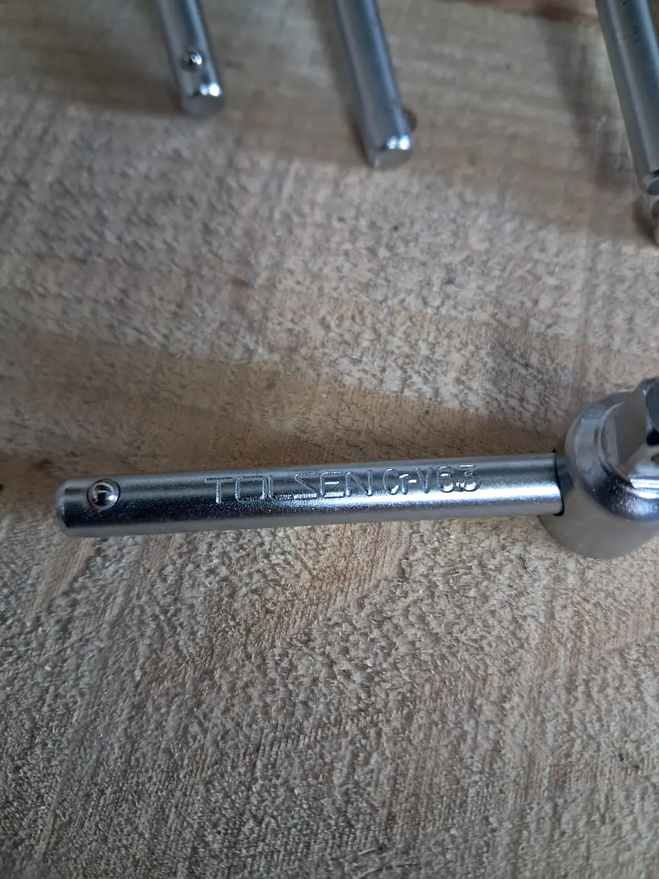  barra deslizante Tolsen Industrial (SKU 15129).  5