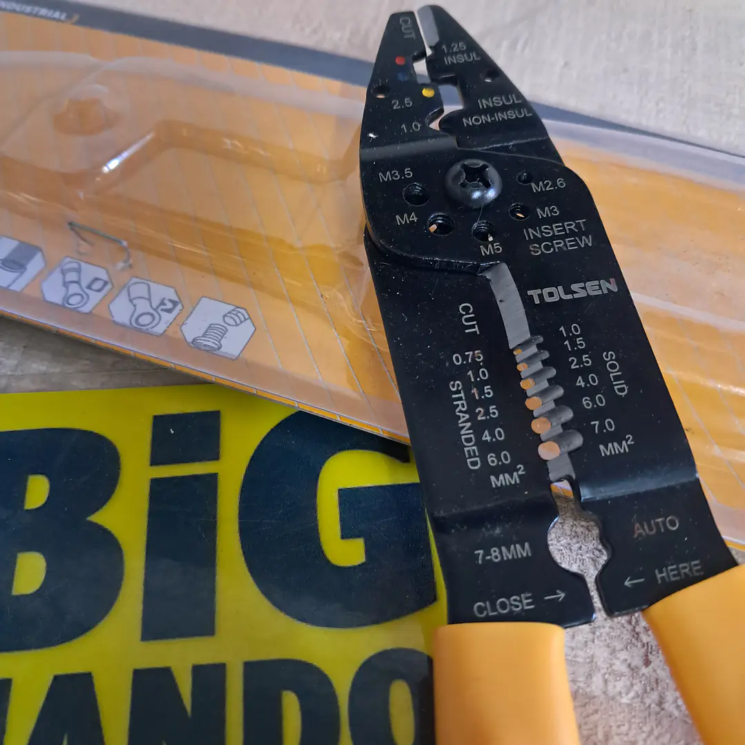 alicate de decapagem de fios Tolsen Industrial, modelo 38052.  5