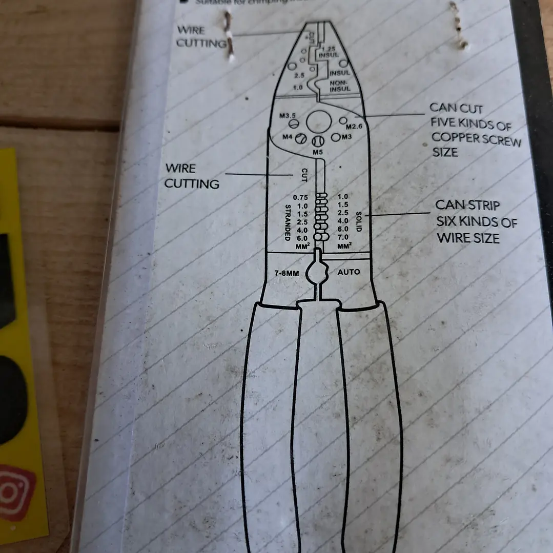 alicate de decapagem de fios Tolsen Industrial, modelo 38052.  6