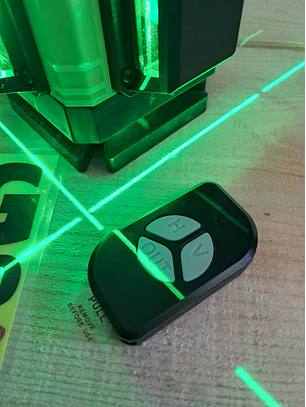 Nivel lazer 16 linhas verde ,2 batarias, tripé e mala de transporte