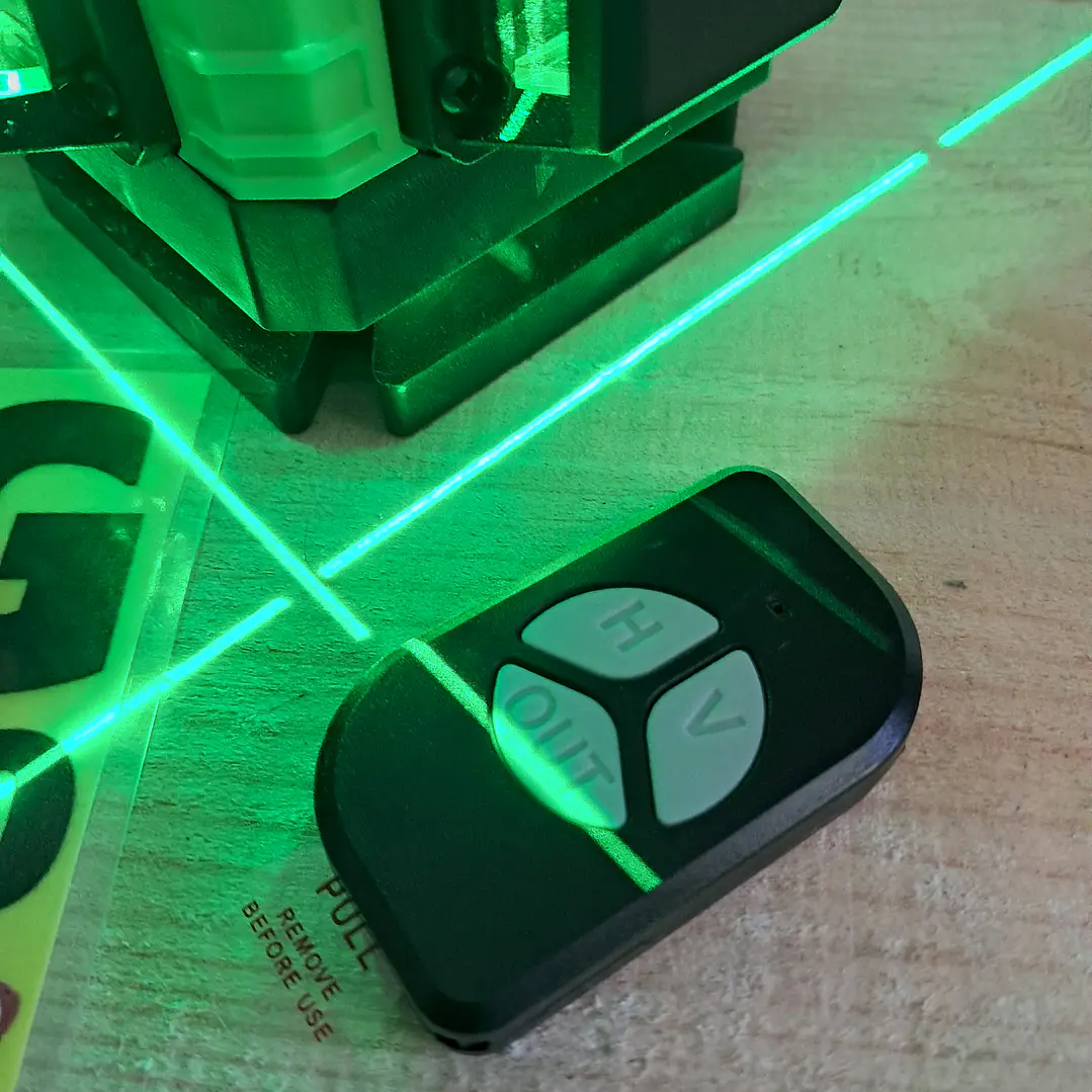 Nivel lazer 16 linhas verde ,2 batarias, tripé e mala de transporte 2