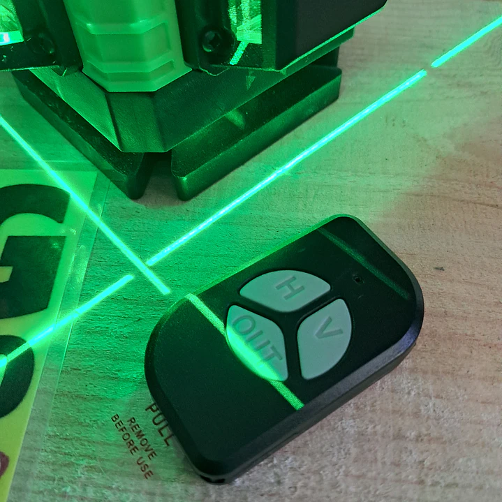 Nivel lazer 16 linhas verde ,2 batarias, tripé e mala de transporte 2