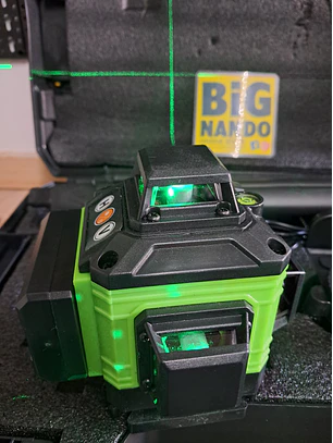 Nível lazer autonivelante, 2 batarias, comando + mala transporte plástico. 