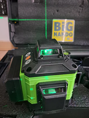 Nível lazer autonivelante, 2 batarias, comando + mala transporte plástico. 