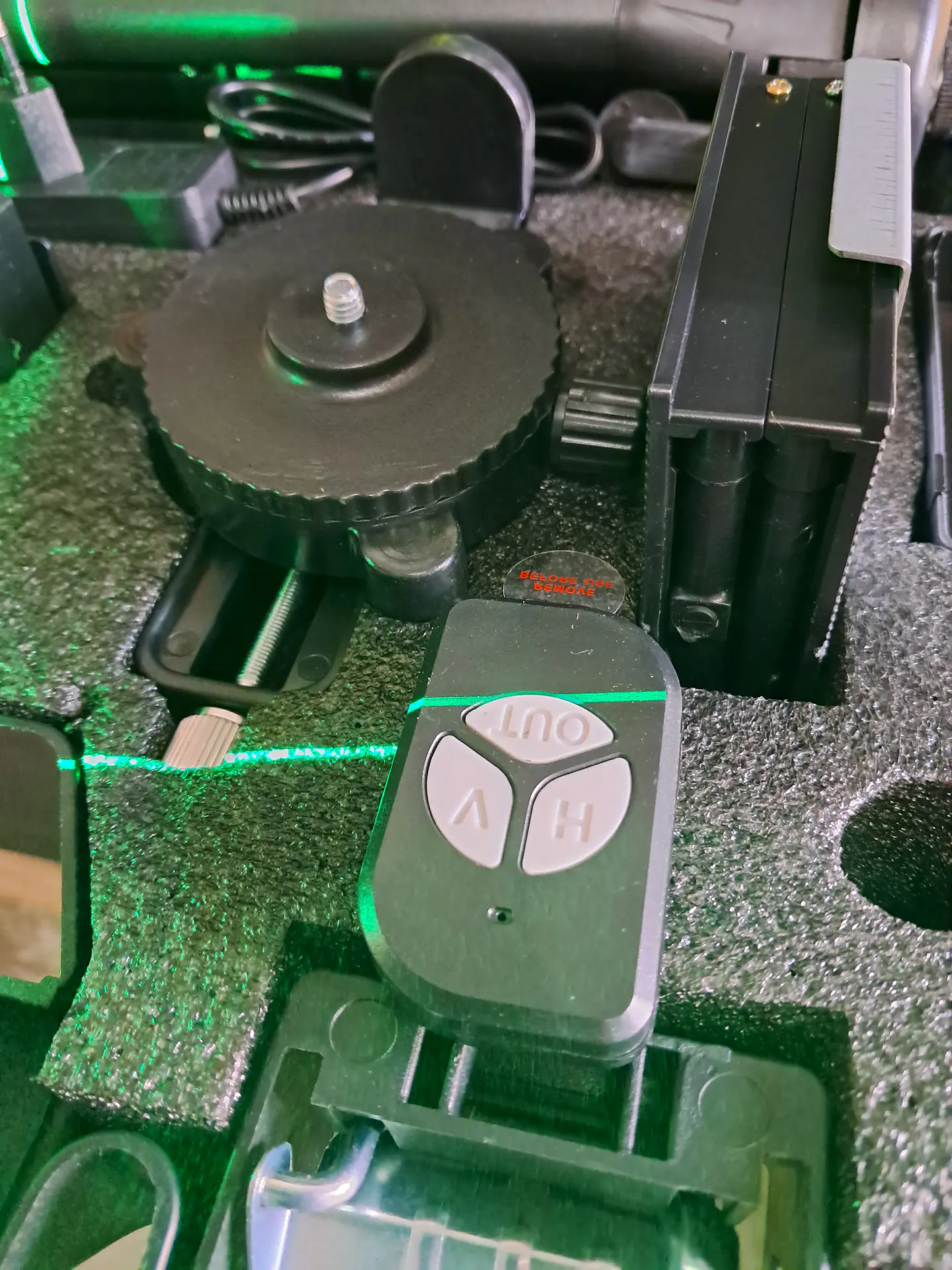 Nível lazer autonivelante, 2 batarias, comando + mala transporte plástico.  4