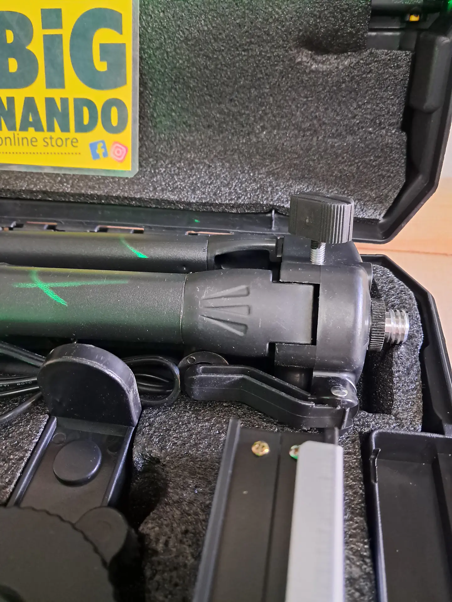 Nível lazer autonivelante, 2 batarias, comando + mala transporte plástico.  5