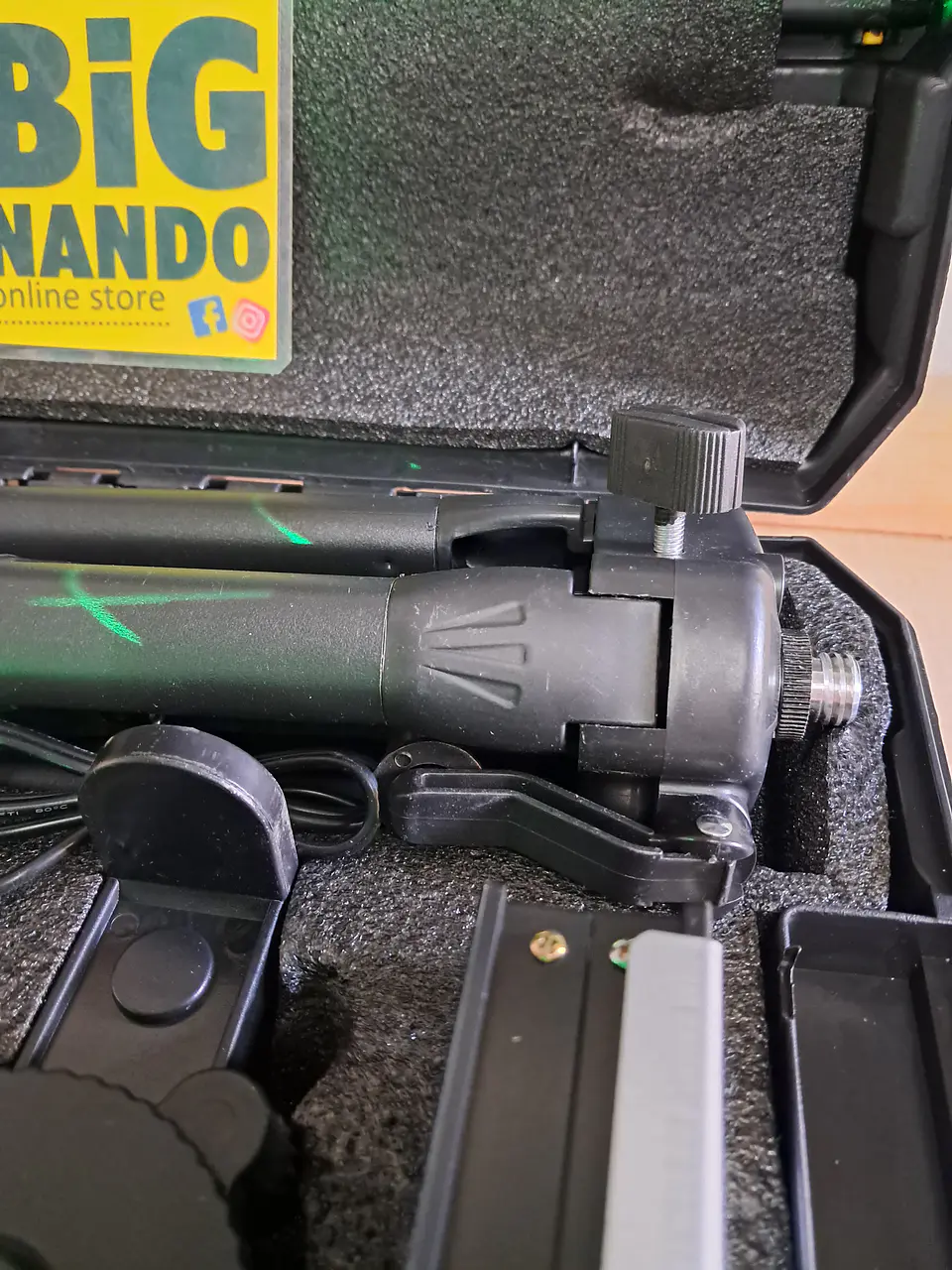Nível lazer autonivelante, 2 batarias, comando + mala transporte plástico.  5