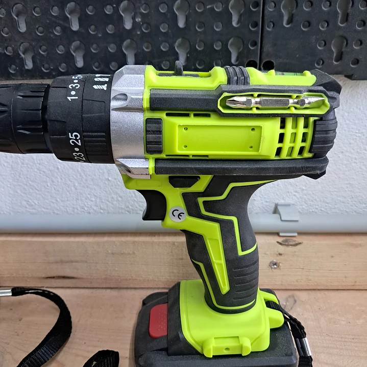 Berbequim/aparafusadora sem fios num estojo de transporte. 2