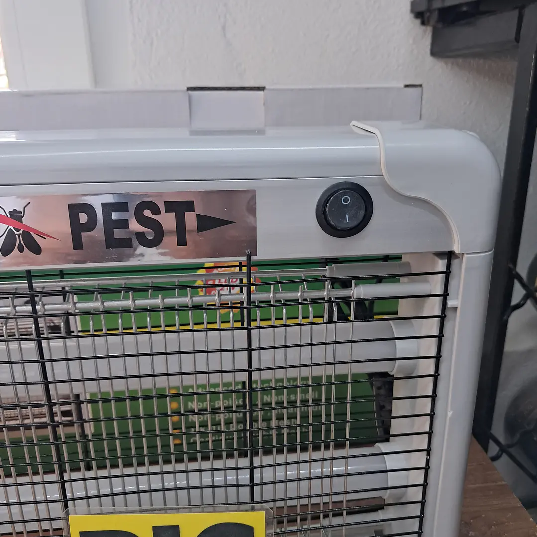 Mata moscas elétrico e mosquitos 2