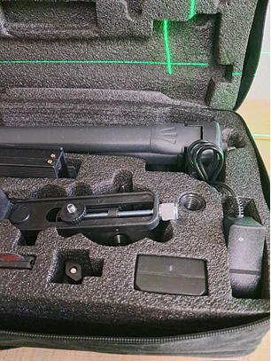 Nível laser 16 linhas 3D + tripé + 2 baterias + comando + Mala 