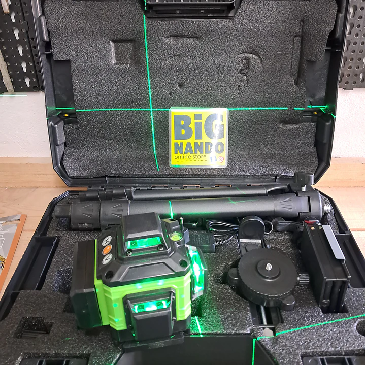 Nível laser 16 linhas 3D + tripé + 2 baterias + comando + Mala  1