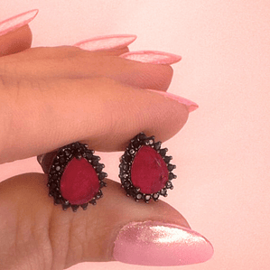 Brinco com Pedra em Imitação de Rubi e Zircônia