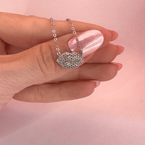 Colar Delicado de Beijo Prateado com Zircônia