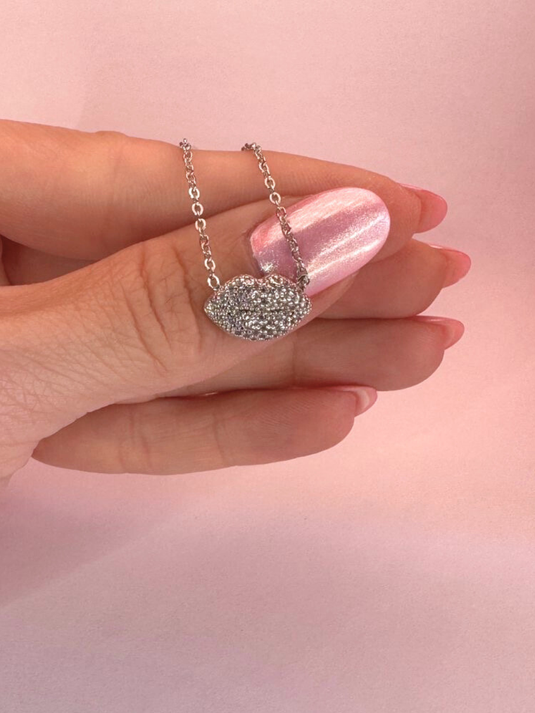 Colar Delicado de Beijo Prateado com Zircônia 1