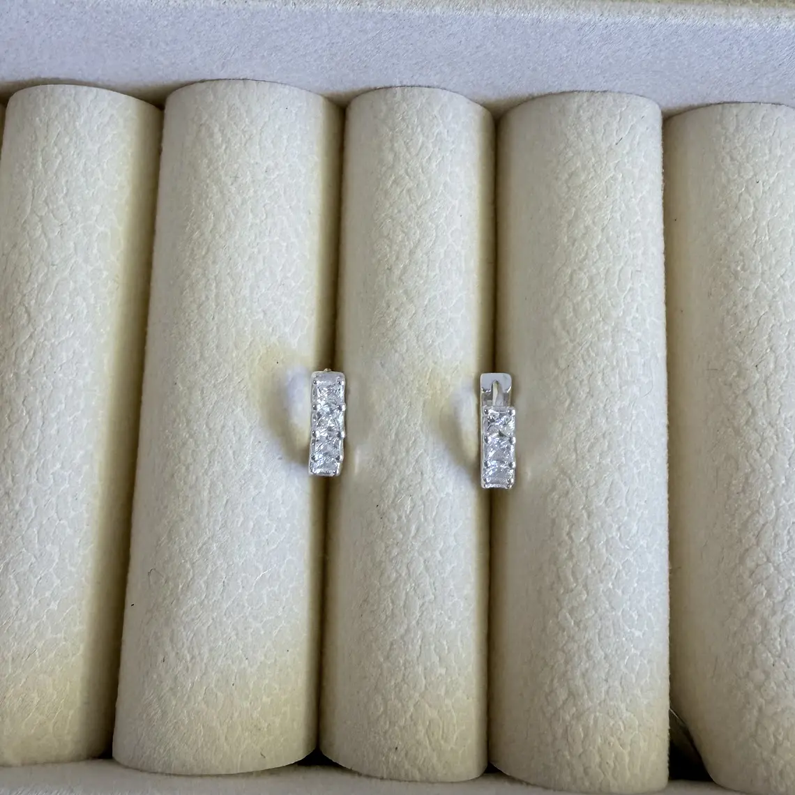 Brinco Argola Cravejada 4 Fileiras 2