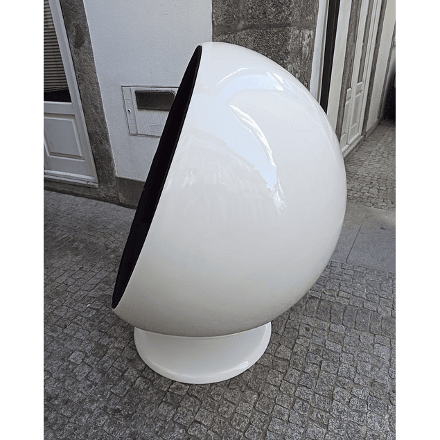  Ball Chair by Eero Aarnio  