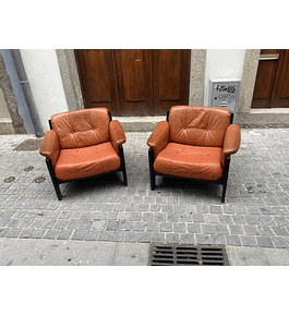2 leather armchairs design 70s 