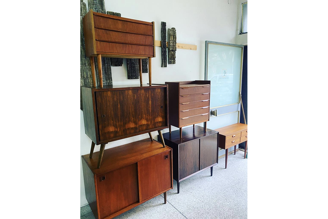 Dressers &  Commodes