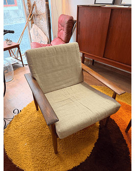 Mid-Century Teak Lounge Chair (1960s) – Scandinavian Style – 88.5 x 49 cm