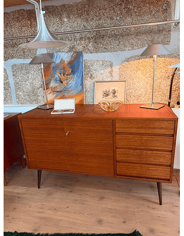 Mid-Century Teak Sideboard – 135 x 48 cm (H 82.5 cm)