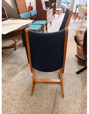Set of 6 “Z” Dining Chairs by Davis (New York) – Teak – 1600€