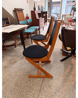 Set of 6 “Z” Dining Chairs by Davis (New York) – Teak – 1600€