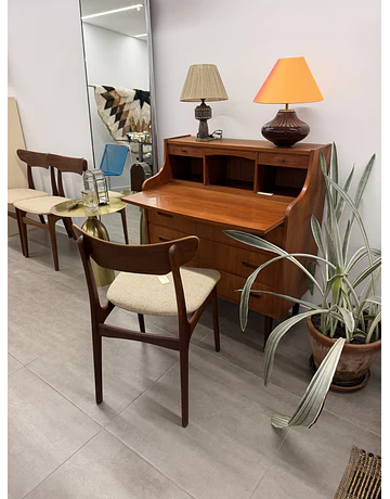 4 teak chais