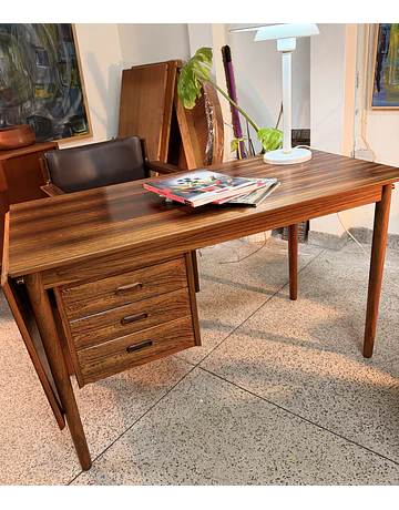 Design by Arne Vodder desk rose wood 