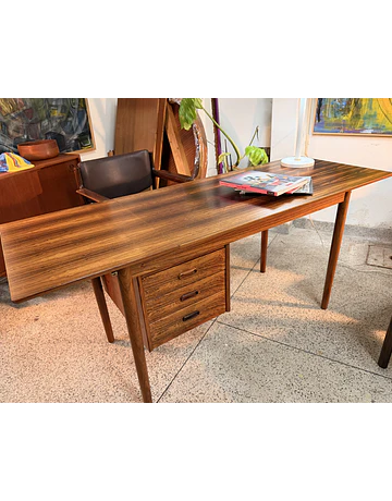 Design by Arne Vodder desk rose wood 