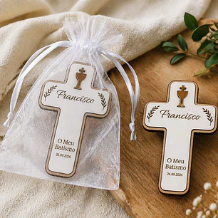 Lembrança Religiosa Personalizada com Íman – Batismo, Primeira Comunhão, Crisma e Profissão de Fé Cruz com Cálice Dourado em MDF