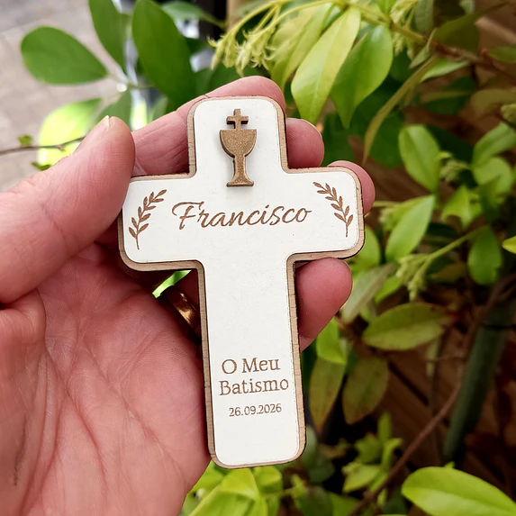 Lembrança Religiosa Personalizada com Íman – Batismo, Primeira Comunhão, Crisma e Profissão de Fé Cruz com Cálice Dourado em MDF 5