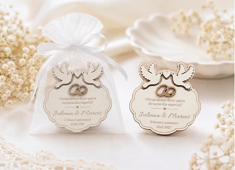 Lembrança de Casamento com Alianças Douradas Personalizada em Madeira e MDF Branco