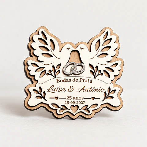 Lembrança Personalizada Bodas de Prata – 25 Anos de Casamento | Lembrança em Madeira com Pombas e Alianças