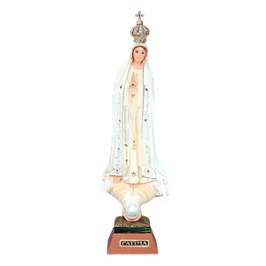 Estátua de Nossa Senhora de Fátima com pedras