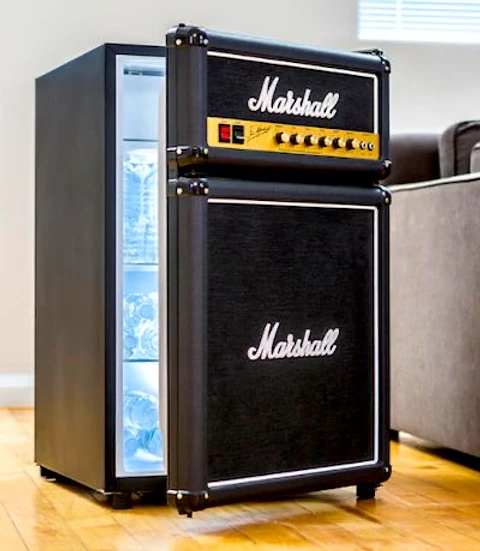 Frigobar 93L Customizado Estilo Marshall — A Estética Clássica do Amplificador Mais Famoso do Mundo com Refrescação De Respeito.
