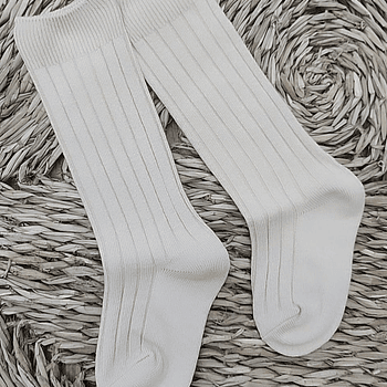 Calcetines largos para niño.
