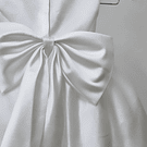 Vestido satín y detalles 