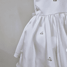 Vestido satín y detalles 