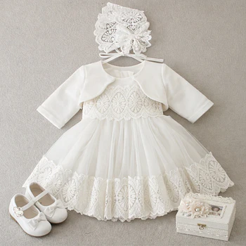 Vestido con delicados encajes 